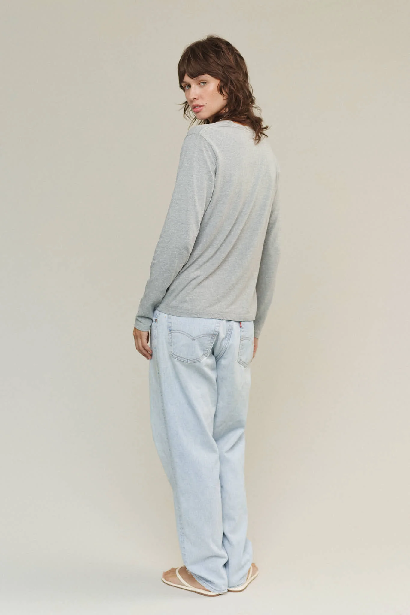 Heathered Encanto Long Sleeve Tee - Image 5